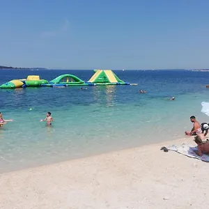 Nice Sunny Pola