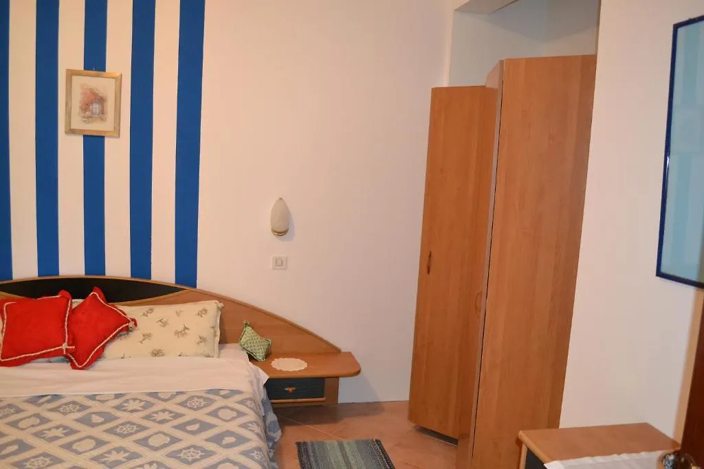 Villa Verde Apartments And Rooms Premantura