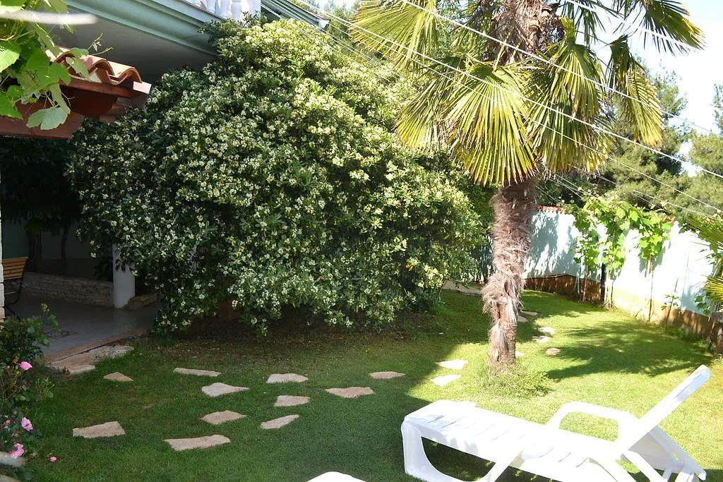 Villa Verde Apartments And Rooms Premantura 0*,  Croatia