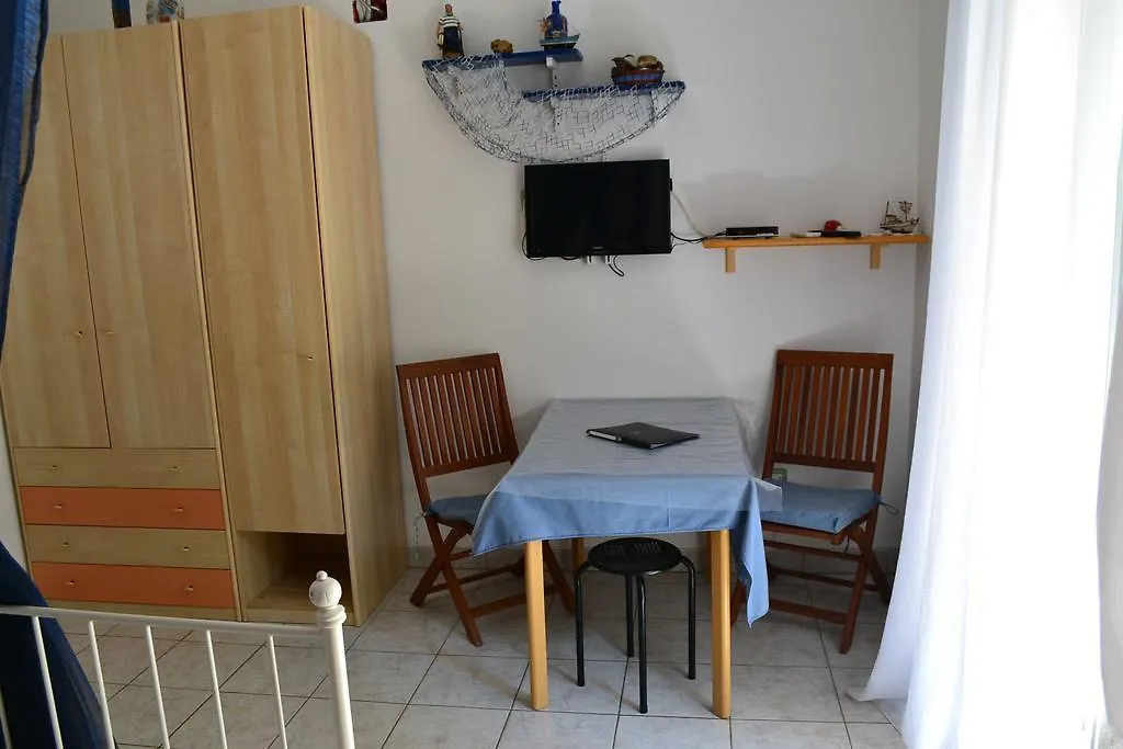 Villa Verde Apartments And Rooms Premantura 0*,  Croatia